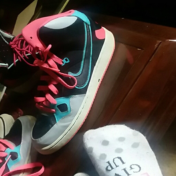 Clean never worn - Picture 1 of 3
